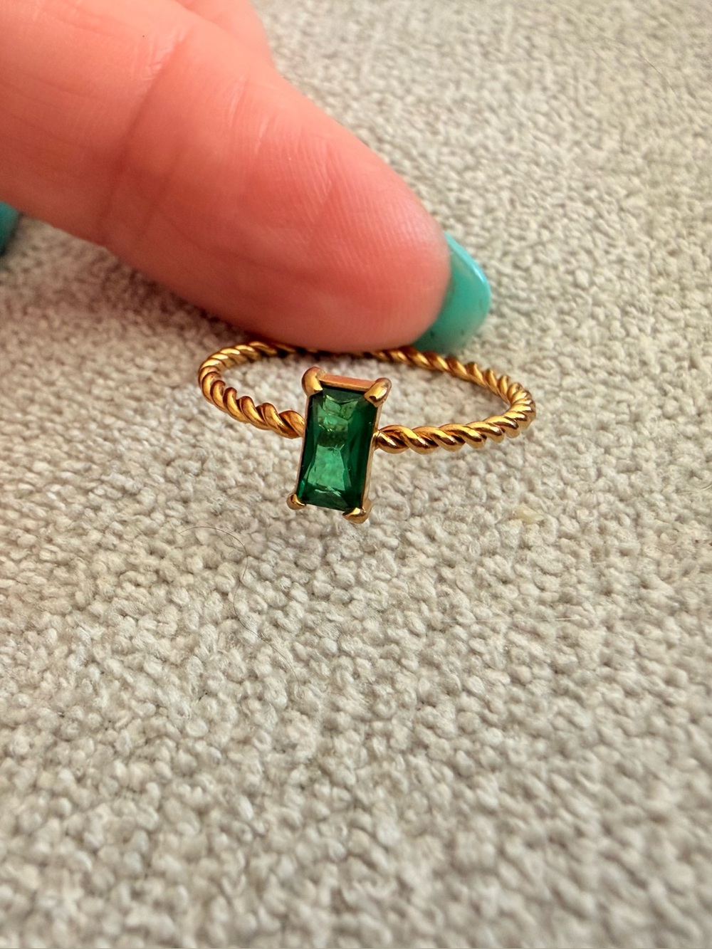 Gold Twisted Band Ring with Emerald Green Rectangular Gem